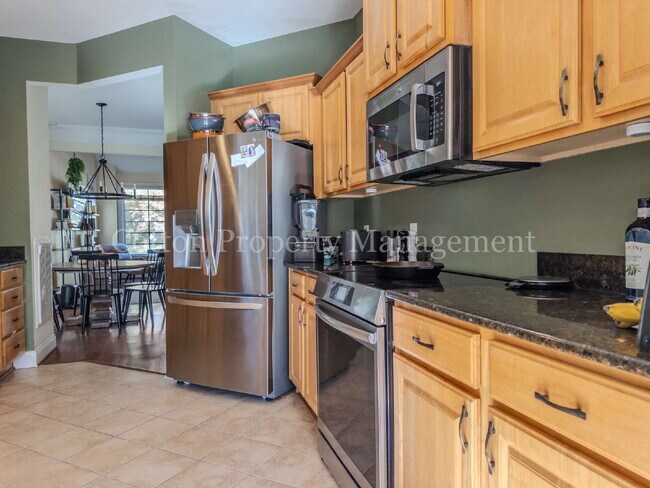 Building Photo - 102 Blossom Cir