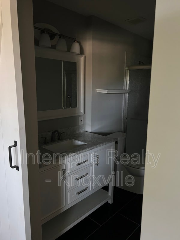 Building Photo - 7914 Gleason Dr