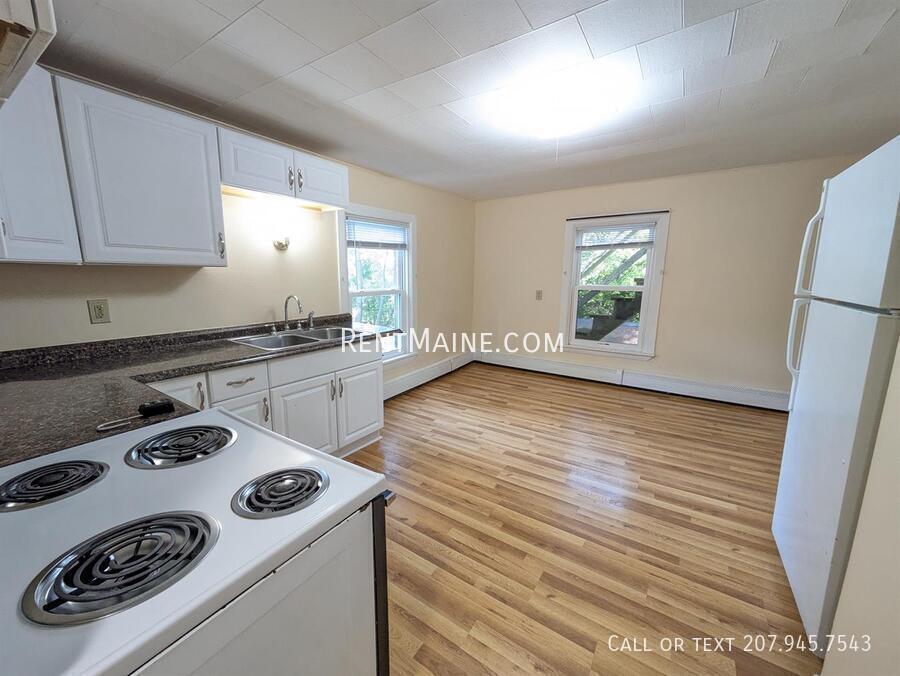 Building Photo - 28 Autumn St