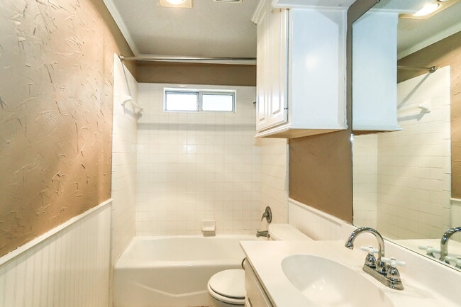 Building Photo - Beautiful Home Located South of Frenship High school!