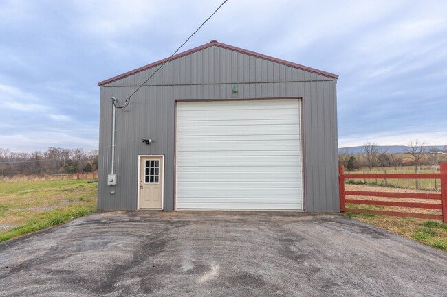 Primary Photo - 1 bed, 1 bath, Apartment in Charles Town, WV