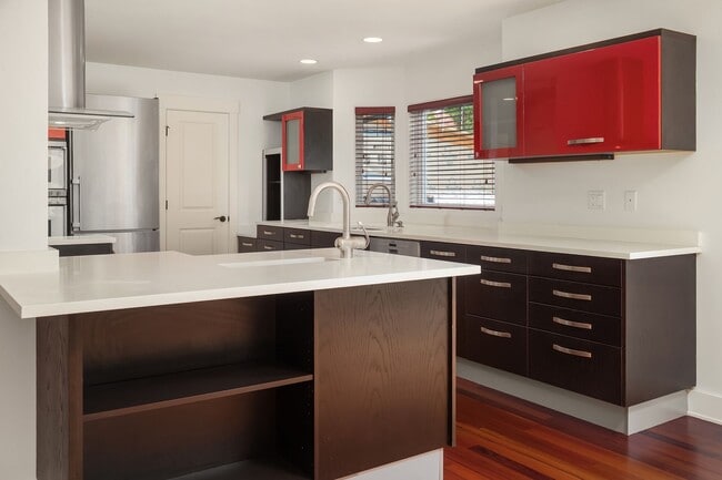 Building Photo - 4bd/3.5ba Kirkland House
