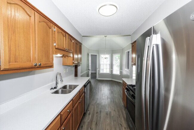 Building Photo - 1582 Wind River Cir E