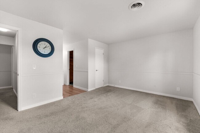 Building Photo - 6550 Delmonico Dr