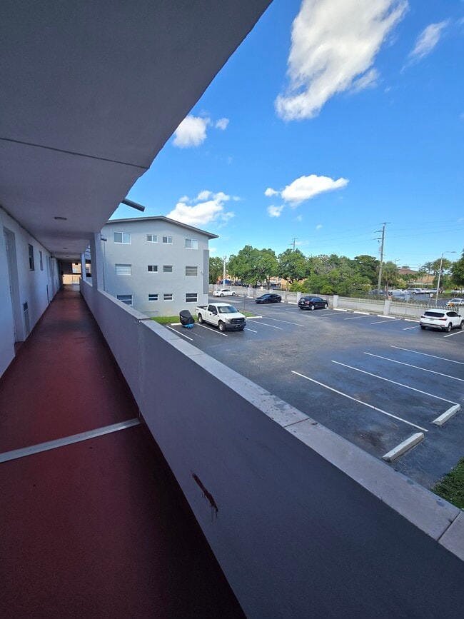 Building Photo - 120 ROYAL PALM Rd