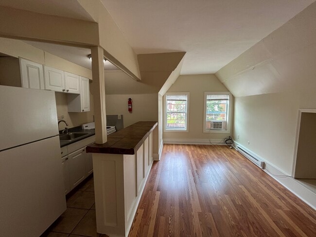 Interior Photo - Stanton 5401