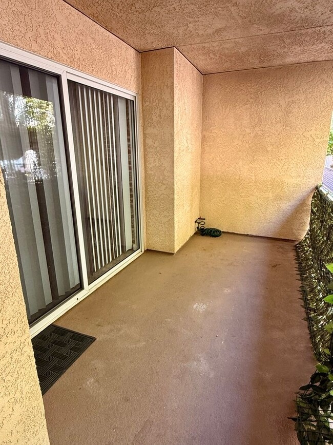 Building Photo - Updated 3-Bedroom Tri-Level Condo w/Bonus Room, Laundry & Garage in Prime Chatsworth!