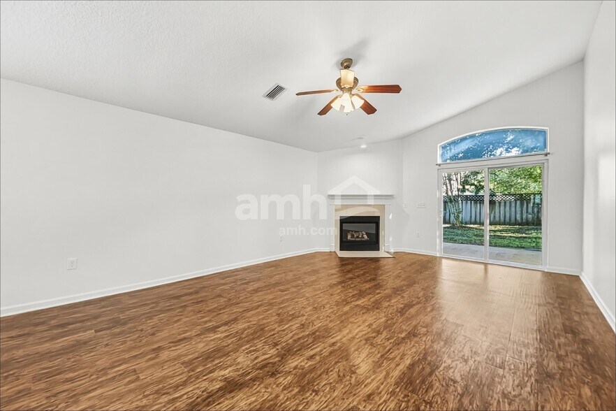 Building Photo - 1312 River City St