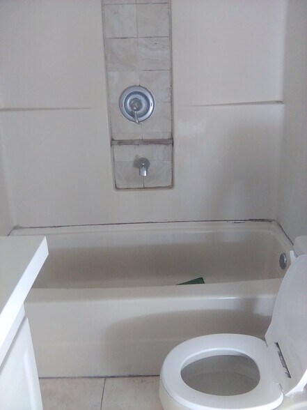 Building Photo - 516 Lincoln Hwy