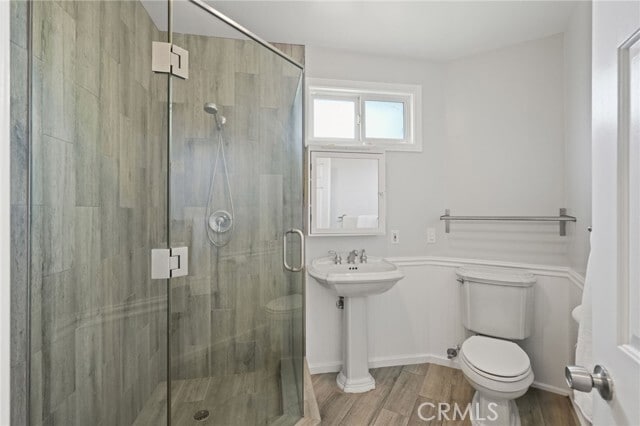 Building Photo - 18433 Tarzana Dr