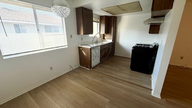 Building Photo - Charming 2-Bedroom Condo in North Pomona – Prime Location!