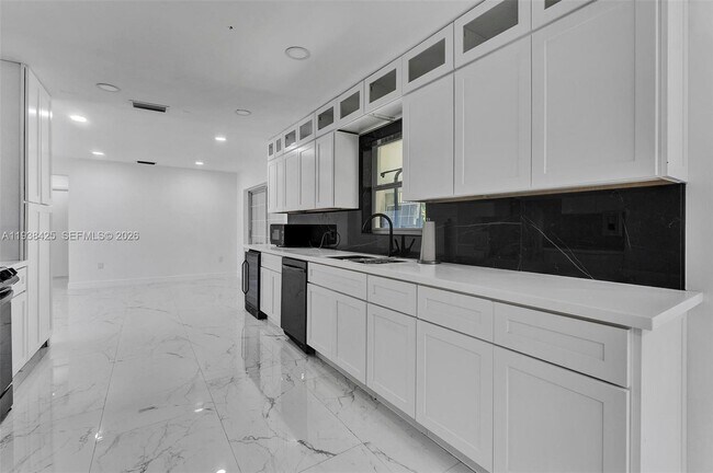 Building Photo - 860 NW 207th St