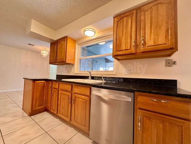 Building Photo - 1005 Bradford Dr