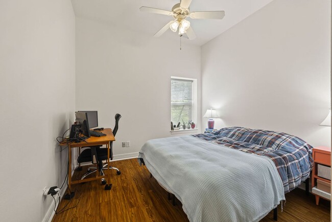 Building Photo - Spacious 3-Bedroom, 2.5 Bathroom Home in Woods Creek - Prime Bentonville Location