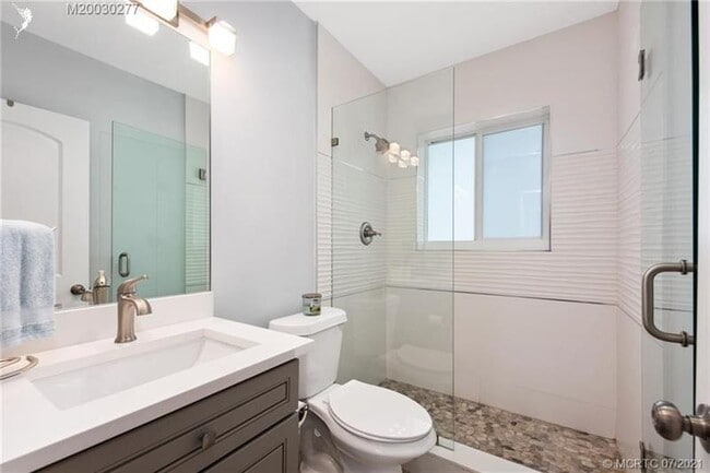 Building Photo - 356 Granada St