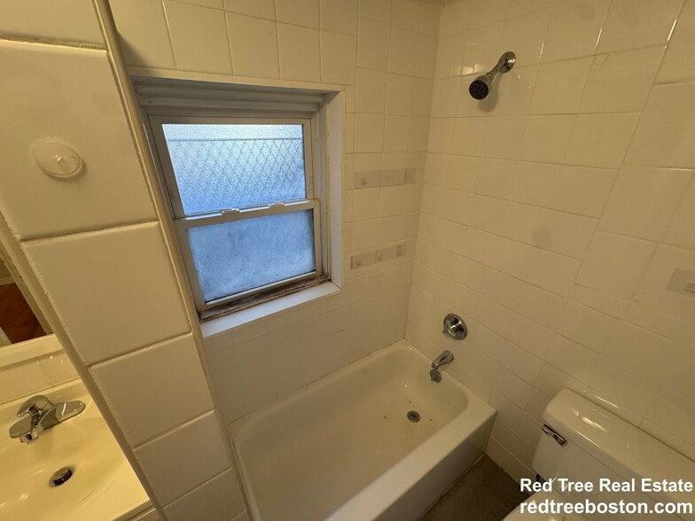 Building Photo - 1725 Commonwealth Ave