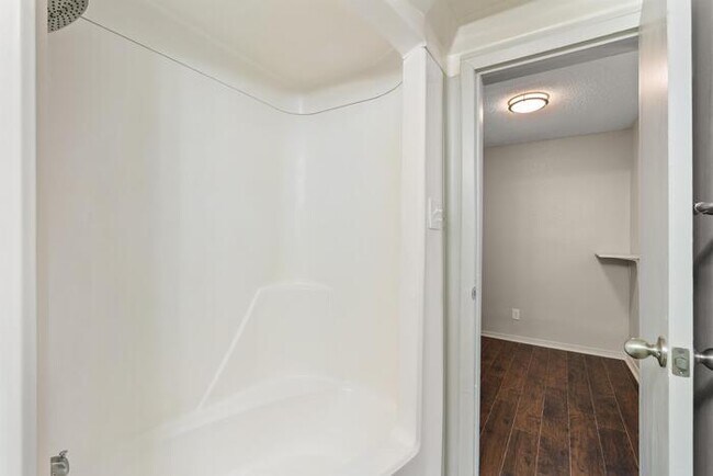 Building Photo - 2800 Vail Ave SE, Albuquerque, NM 87106, USA