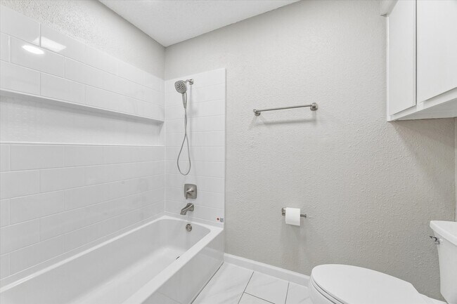 Building Photo - 995 Memorial Village Dr