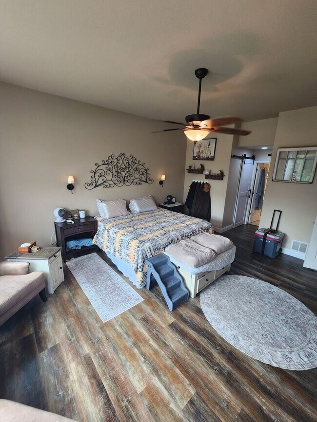 Building Photo - Beautiful Home in Pine Creek