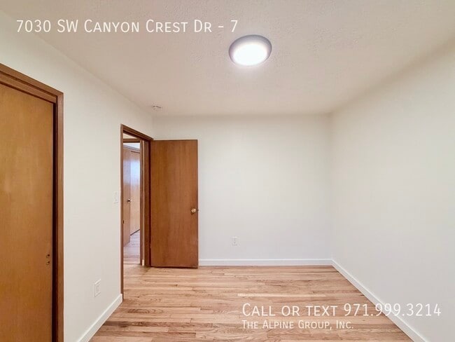 Building Photo - 7030 SW Canyon Crest Dr