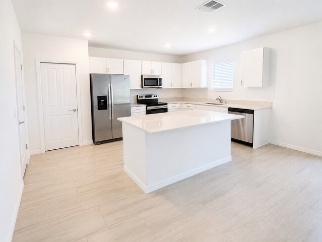 Building Photo - Amazing 4 bedroom 3 bath home! FENCED YARD! Community center with heated pool, fitness center, an...