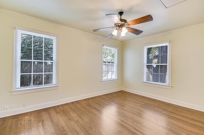 Building Photo - 1707 Mohle Dr