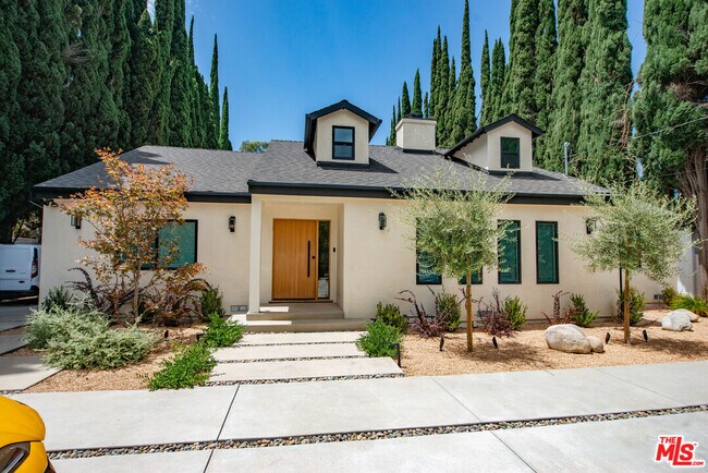 Building Photo - 5953 Oakdale Ave