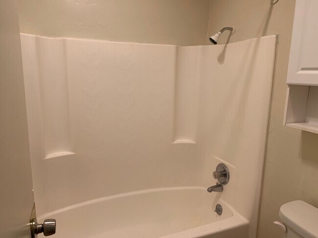 Building Photo - For rent by owner, section-8 ok - 3-Bed House on Cul-de-sac