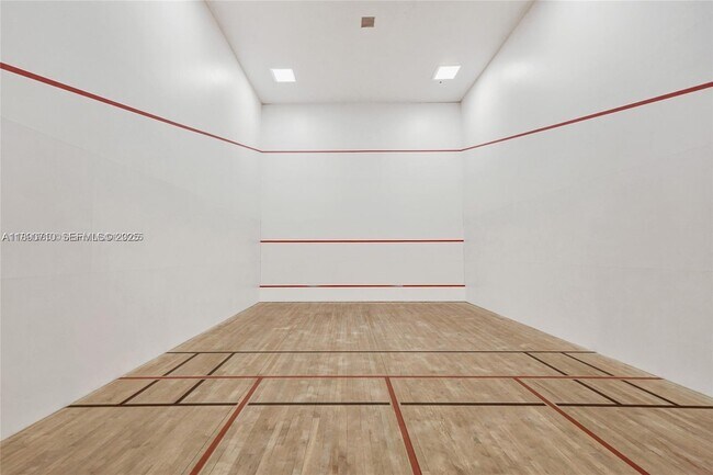 Building Photo - 1010 Brickell Ave