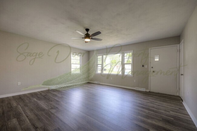 Building Photo - SMALL TOWN LIVING!!!