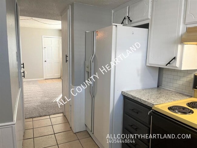 Building Photo - 221 Jason Dr