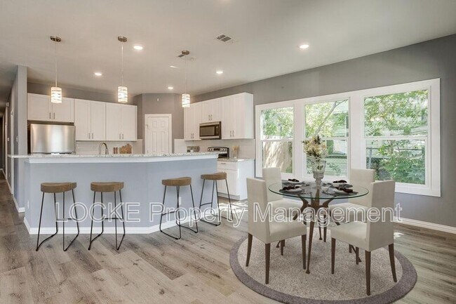 Building Photo - 1117 E Cantey St