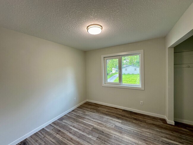 Building Photo - 3206 Vale Cir SW
