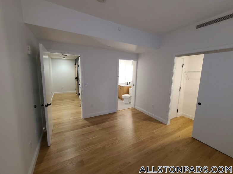 Building Photo - 83 Gardner St