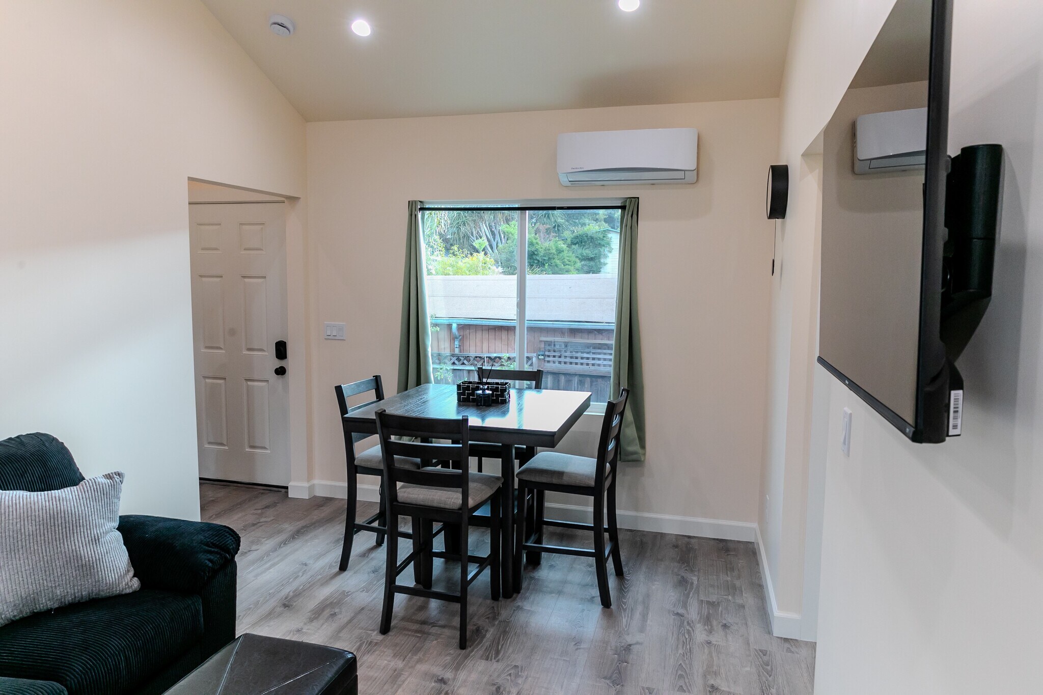 Building Photo - 1009 Arlington Ave