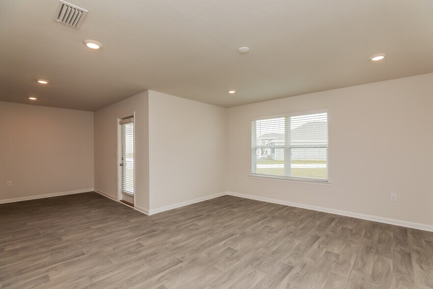 Building Photo - 5812 Tiagra Dr