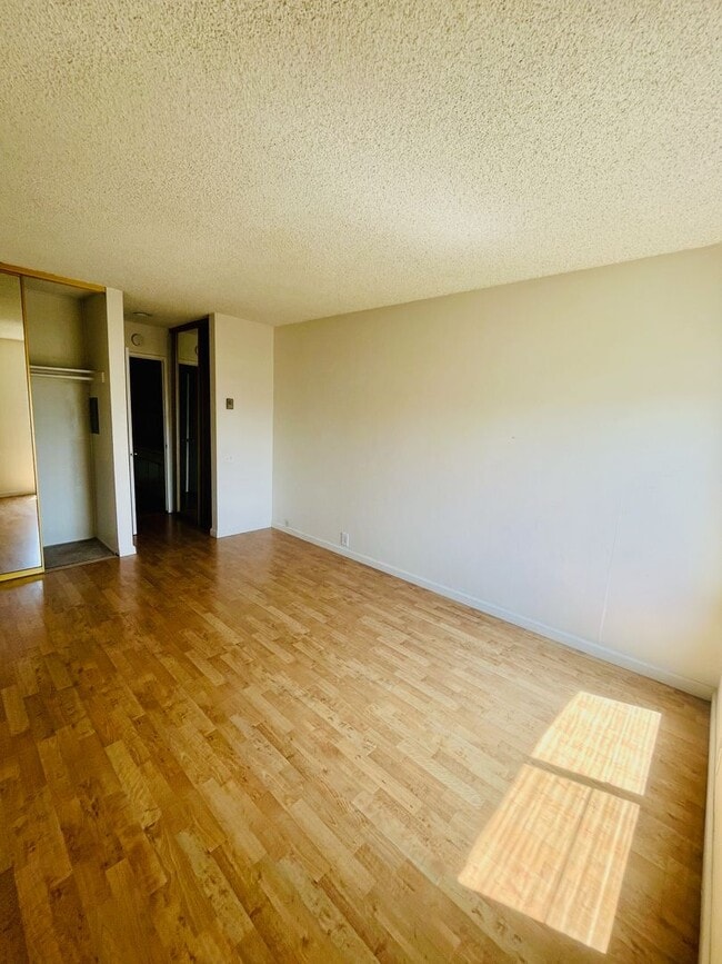 Building Photo - LARGE AND BRIGHT 2BD/2BA CONDO AVAILABLE I...