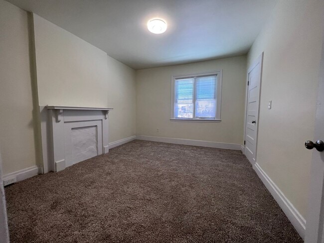 Building Photo - Updated 2BR 1 Bath townhouse with yard!