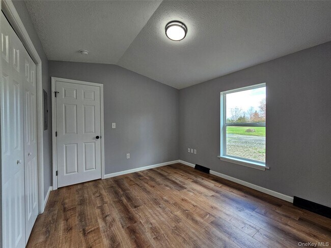 Building Photo - 334 Fair Oaks Rd