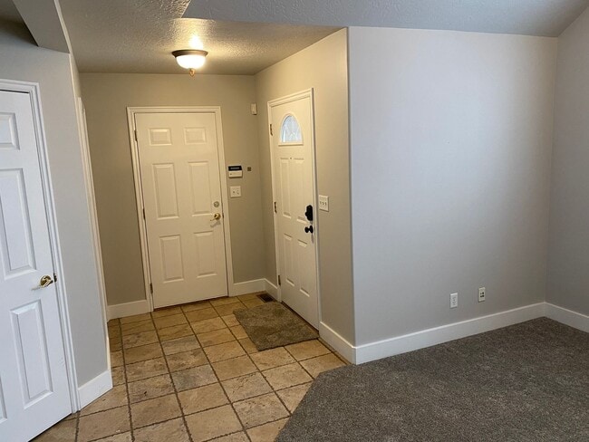 Building Photo - Nice home in great location