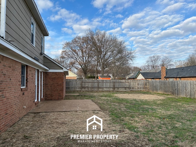 Building Photo - Spacious 3 Bedroom Home for Rent in Memphis | Vaulted Ceilings, Fireplace & Fenced Yard