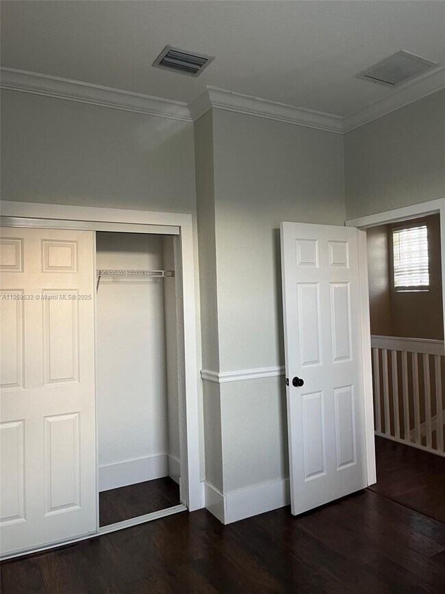 Building Photo - 977 SW 153rd Path