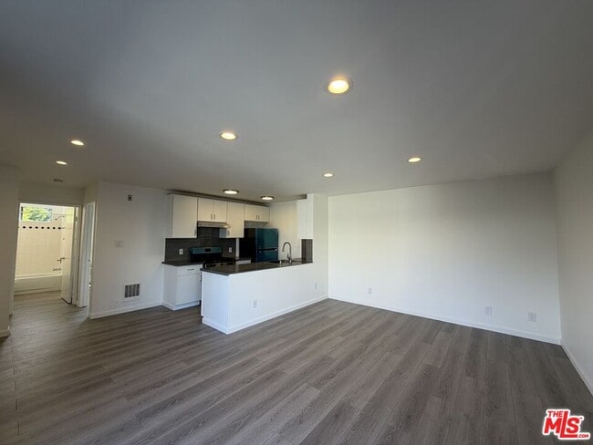 Building Photo - 1531 N Detroit St