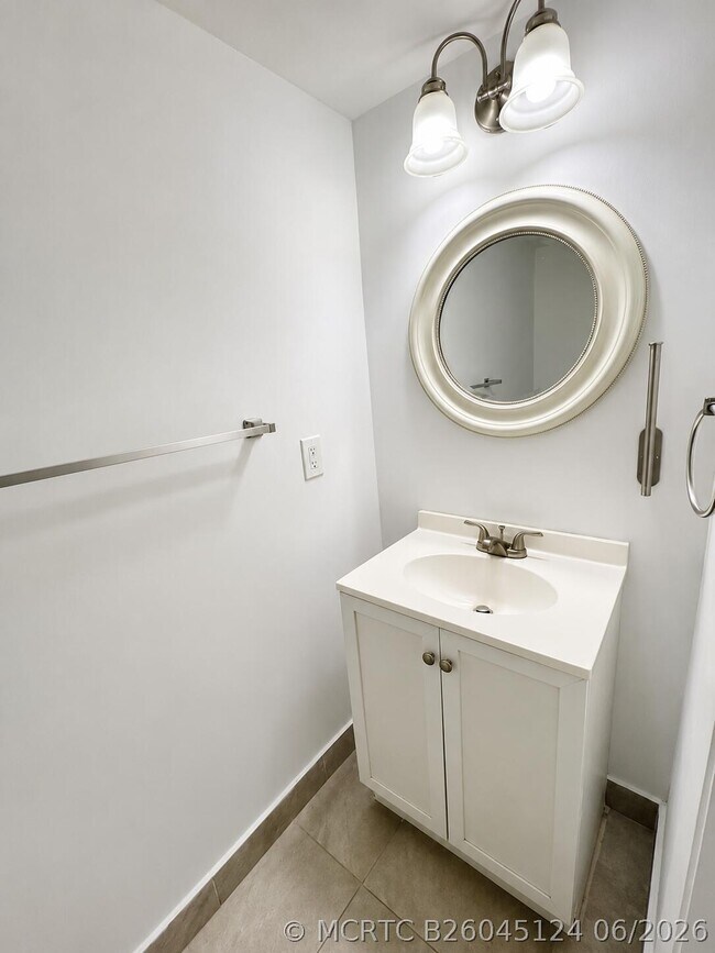 Building Photo - 5728-5728 Blueberry Ct