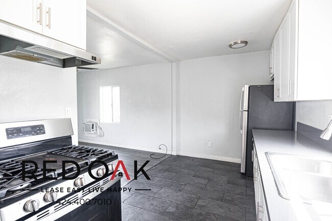 Building Photo - 1182 E 52nd St