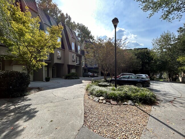 Building Photo - 1467 Monroe Dr NE