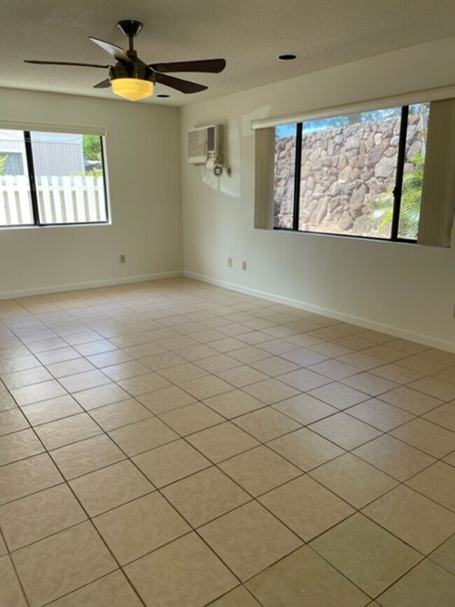 Building Photo - DON'T MISS THIS