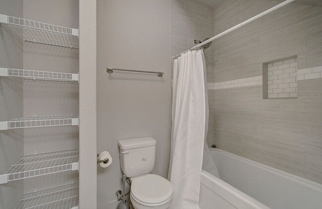 Building Photo - 3bd 2.5ba Daylight Ranch Home on Corner Lot