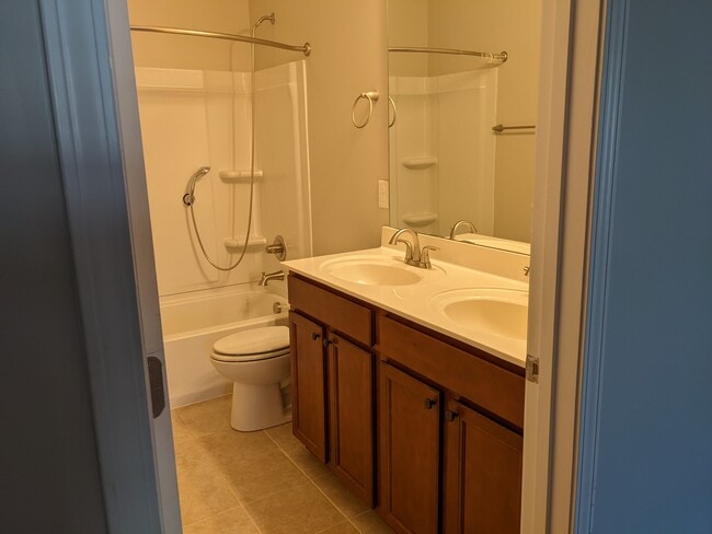 Building Photo - 6007 Peachtree Town Ln