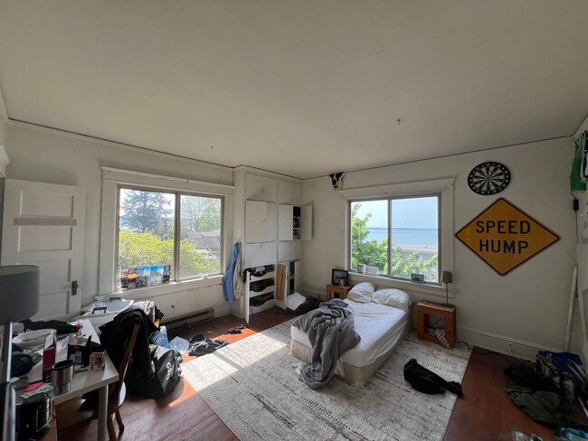 Building Photo - Studio apartment near WWU!